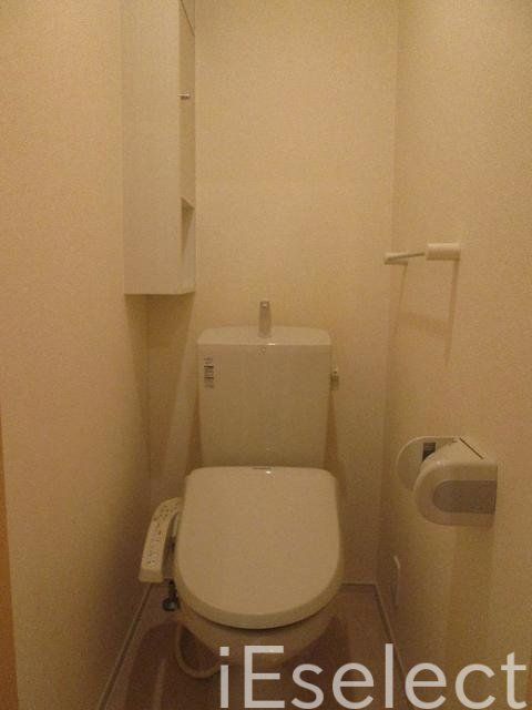 トイレ　温水洗浄便座付きのトイレです