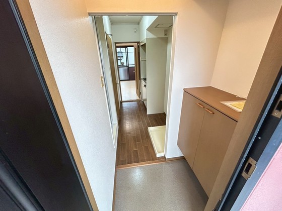 玄関　※別号室のお写真です。