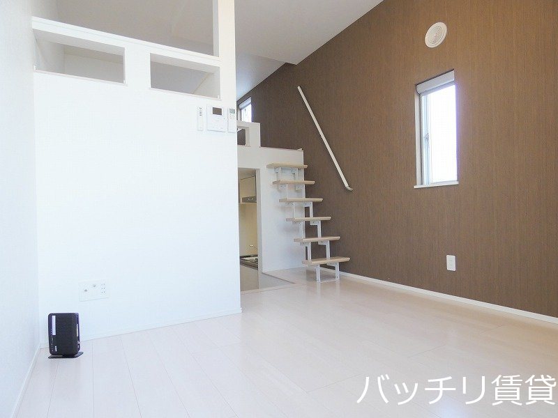 居室・リビング　別号室タイプの為、現状を優先致します。