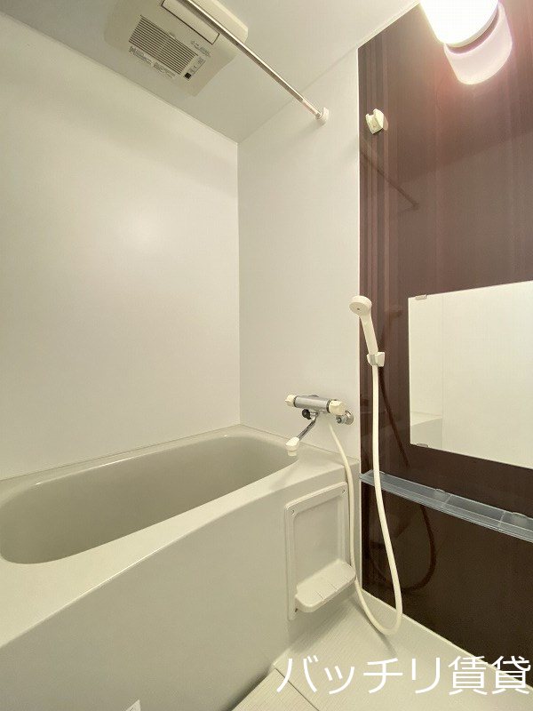 バス・シャワールーム　画像は別号室タイプの為、現状を優先致します。