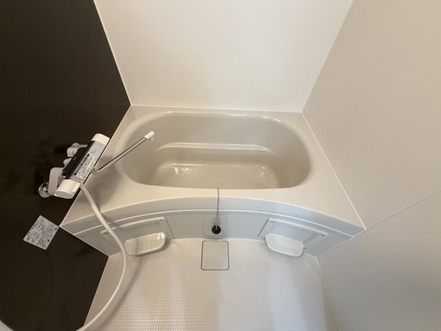 バス・シャワールーム　コンパクトで使いやすいお風呂です