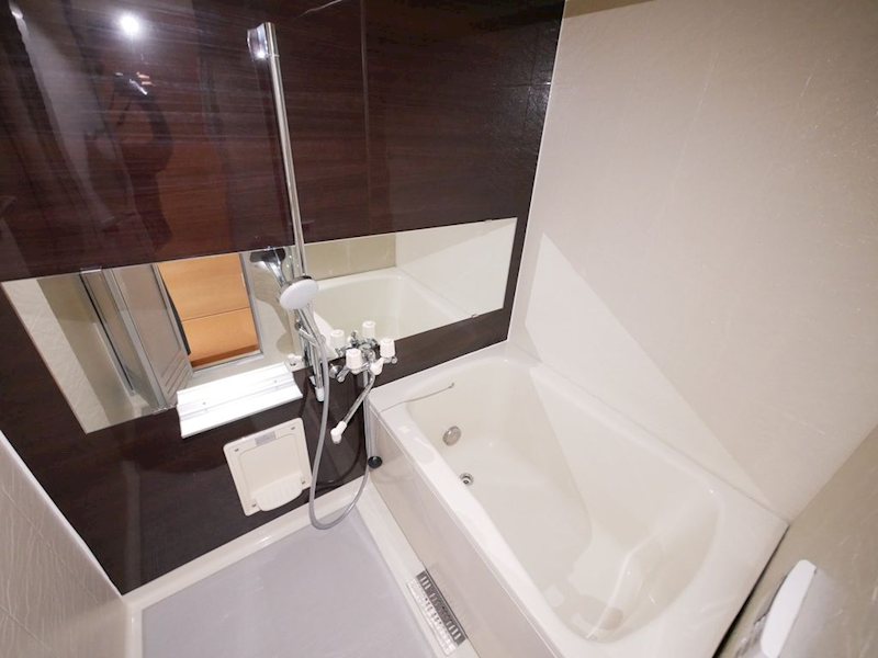 バス・シャワールーム　シャワー・追い焚き給湯