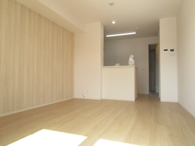 居室・リビング　写真は103号室です（参考）