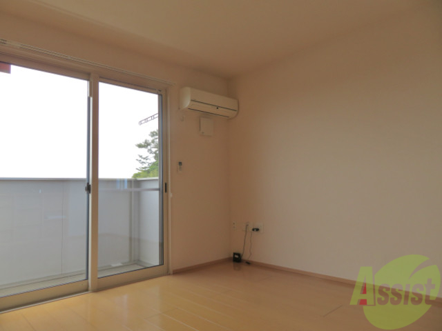 居室・リビング　リビングは１２．２帖のＬＤＫです。南向きで陽当たり良好ですよ