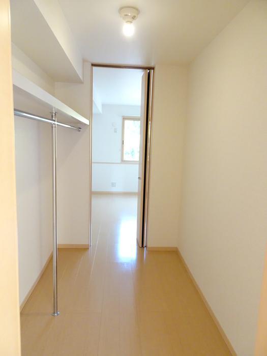 収納　ウォークスルークローゼット