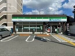 コンビニ　ファミリーマート西淀川野里店（コンビニ）まで142m