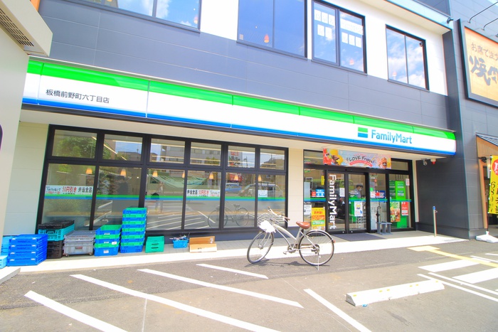 コンビニ　ファミリーマート板橋前野町六丁目店（コンビニ）まで221m