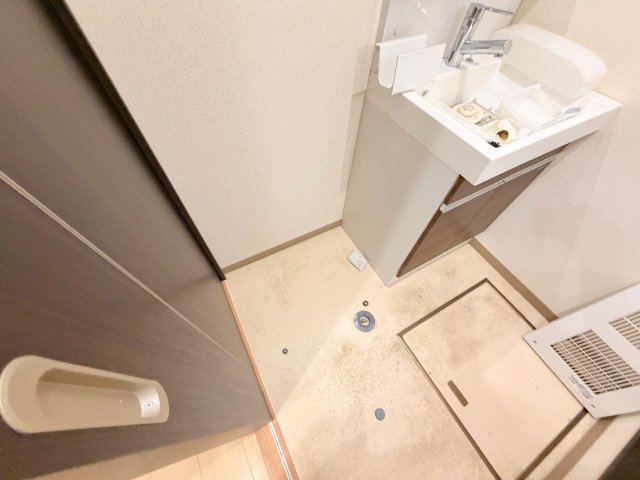 その他設備　嬉しい室内洗濯機置場。これで洗濯機も長持ちしますね。