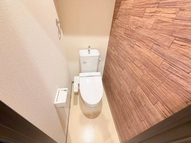 トイレ　綺麗なトイレにはウォシュレット標準装備です。
