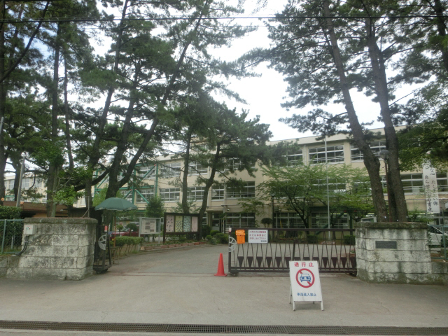 中学校　浜の宮中学校（中学校）まで707m