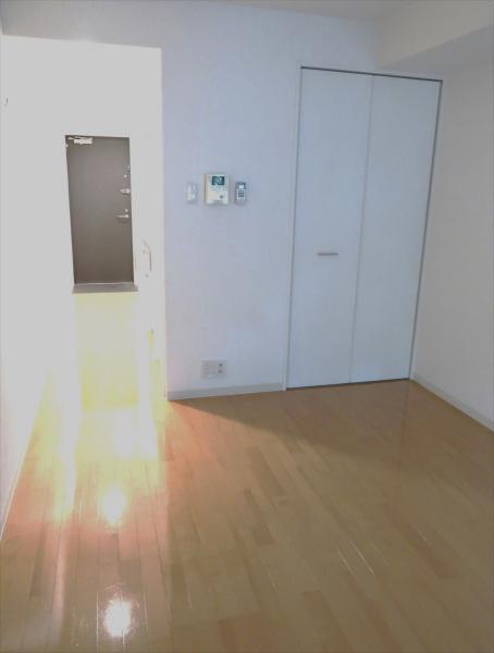その他部屋・スペース　バルコニー側から見た洋室