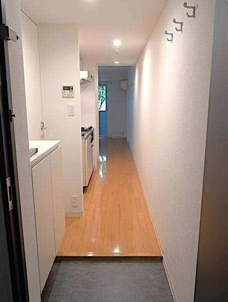 玄関　段差が低く入退室のしやすい玄関