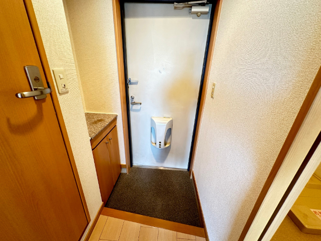 玄関　玄関に下駄箱あります
