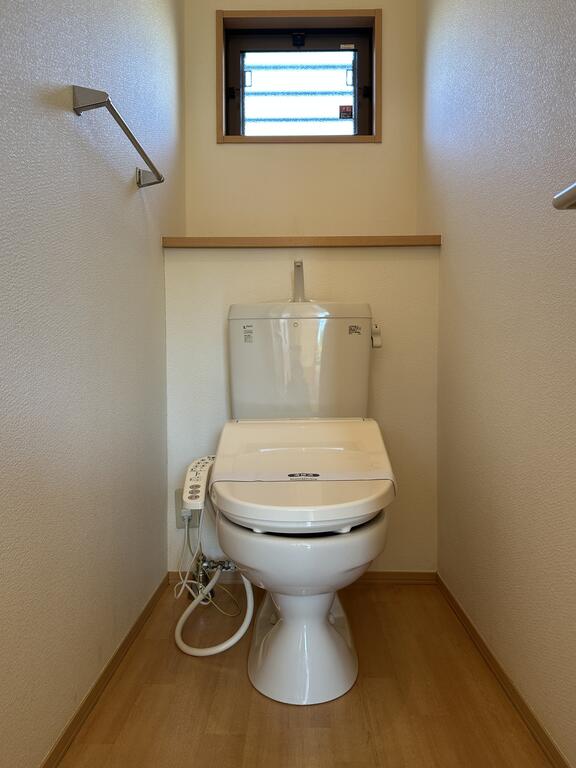 トイレ　※写真は107号室のものです