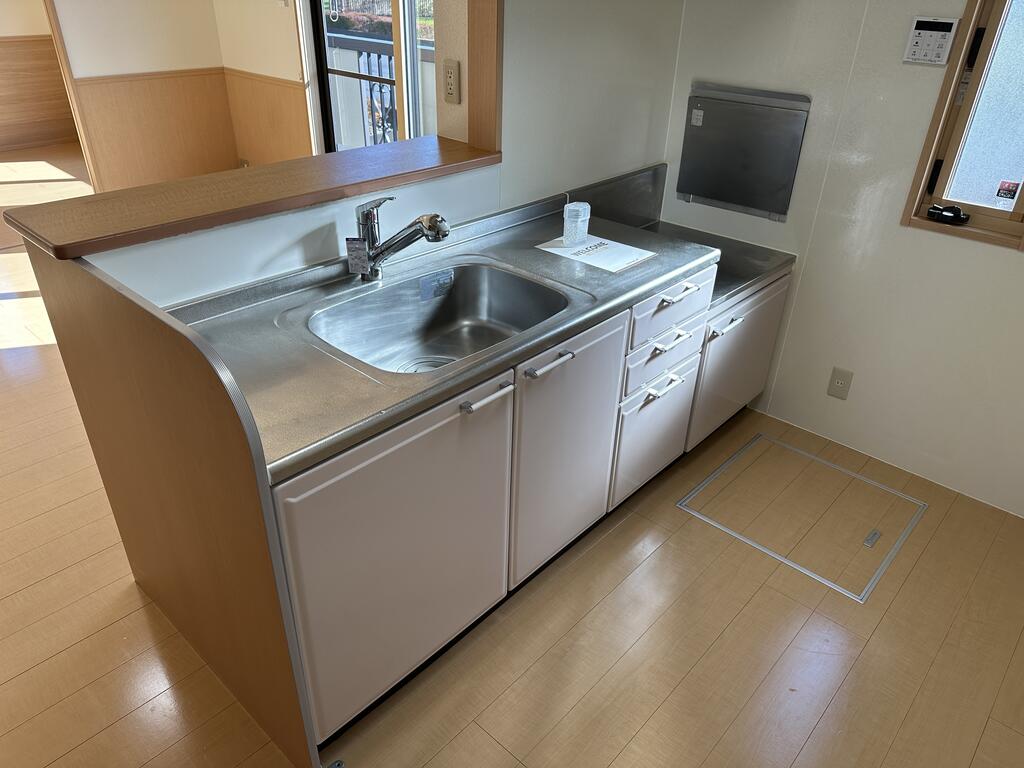 キッチン　※写真は107号室のものです