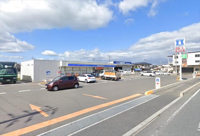 コンビニ　ローソン古新田店（コンビニ）まで680m