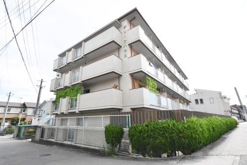 建物外観　日当たり良好の南向き♪