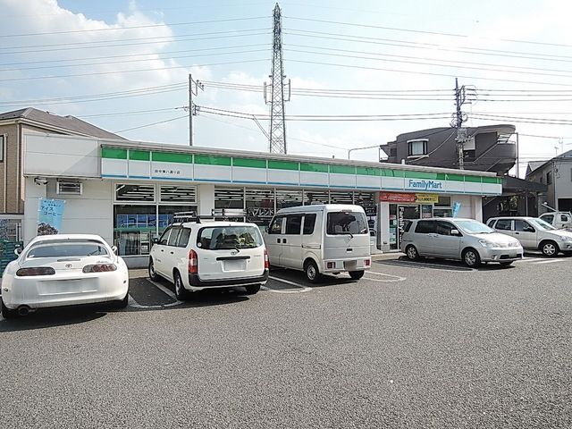 コンビニ　ファミリーマート（コンビニ）まで300m