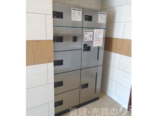 エントランス　留守中の荷物の受取は宅配ＢＯＸで♪