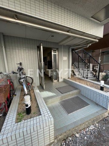 エントランス　ゆとりのあるエントランスです