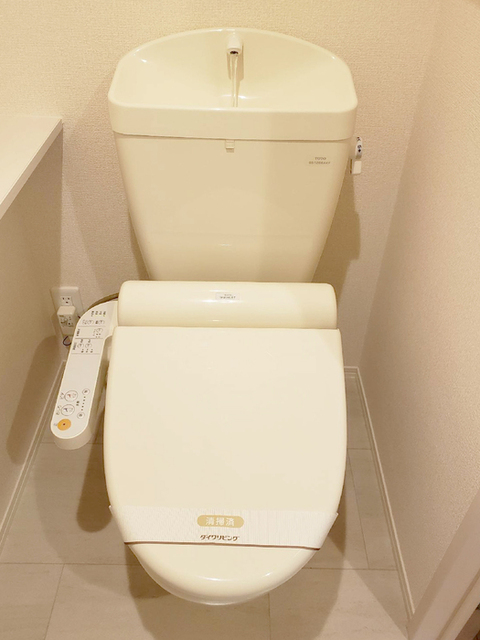 トイレ　温水洗浄便座