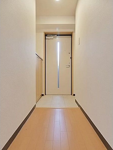 玄関　※写真は同じマンションの違う部屋のものになります。