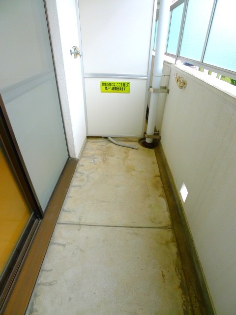地下鉄鶴舞線 川名駅 徒歩10分 3階建 築32年の内装写真