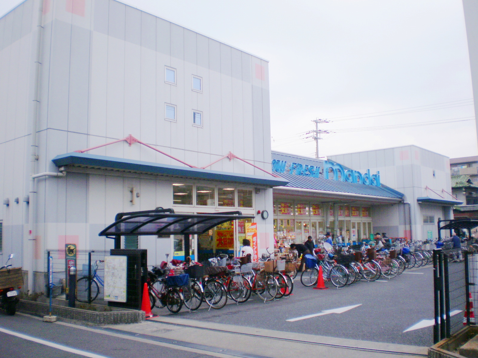 スーパー　万代平野流町店（スーパー）まで241m