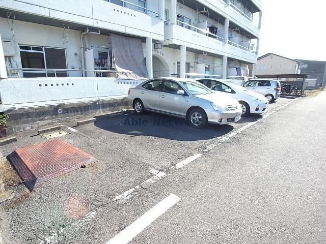 【岐阜市柳森町のマンションの駐車場】