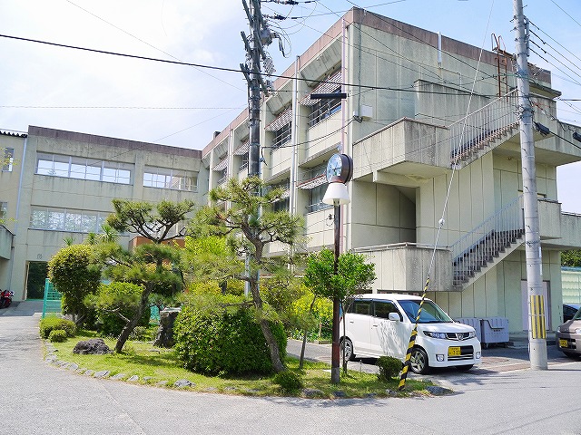 【奈良市横井のマンションの小学校】