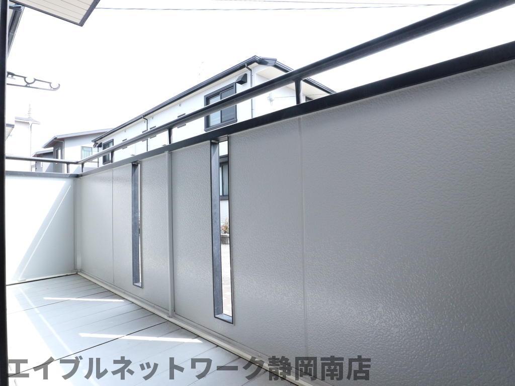 バルコニー　外からの目が気にならないバルコニーで洗濯物が干せます