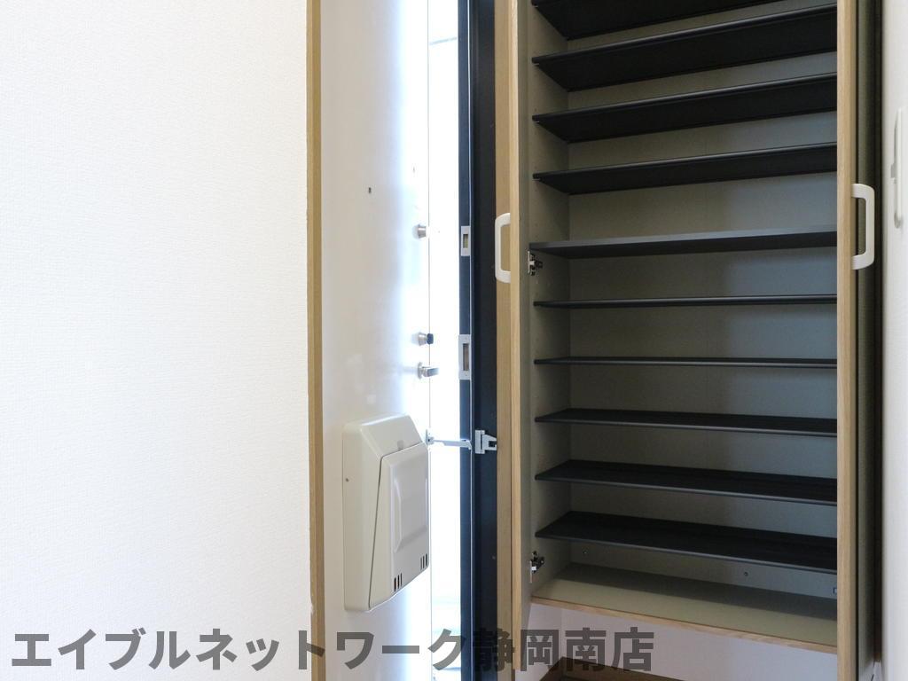 玄関　落ち着いた玄関です