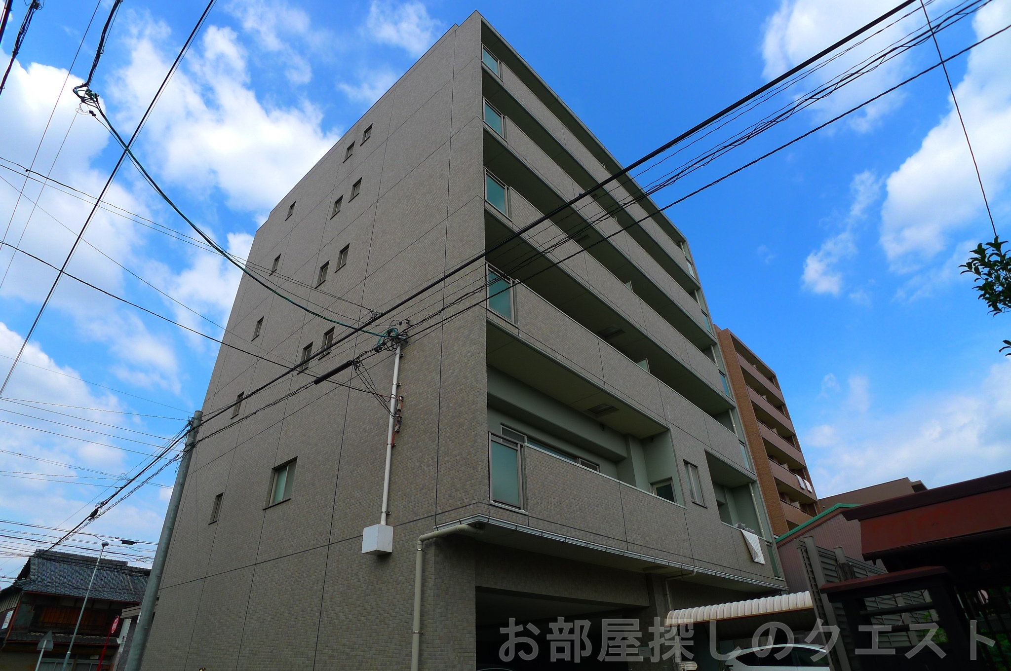 名古屋市昭和区菊園町のマンションの建物外観
