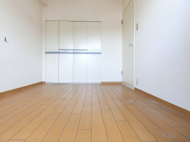居室・リビング　同物件別部屋