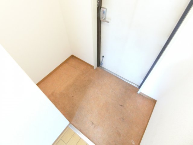 玄関　同物件別部屋
