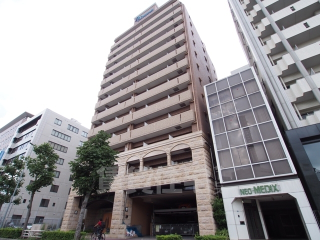 【名古屋市中区千代田のマンションの建物外観】