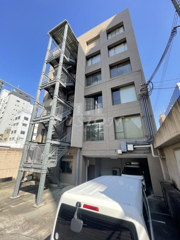 大阪市中央区南新町のマンションの建物外観