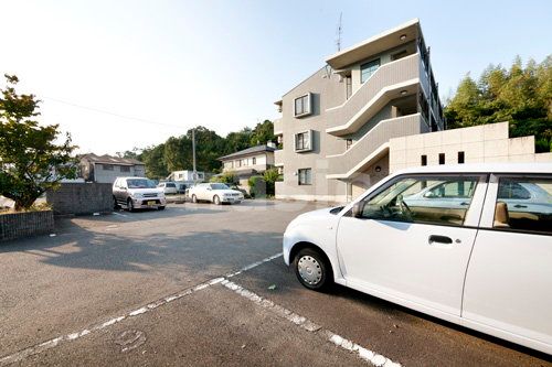 【きんこん館の駐車場】