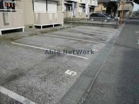 【袖ケ浦市福王台のアパートの駐車場】