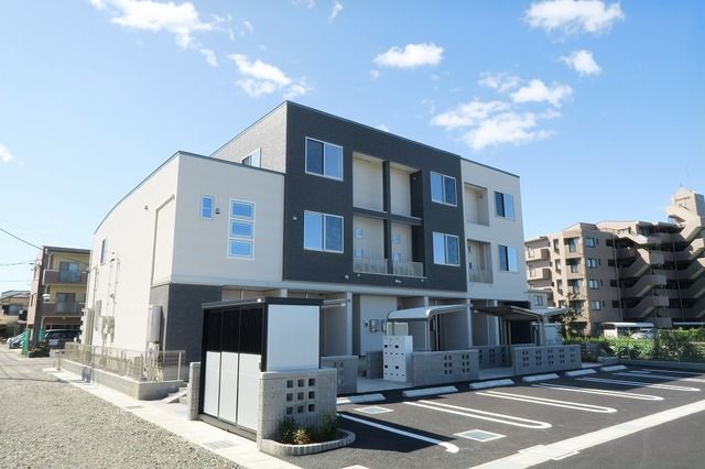 春日井市宮町のアパートの建物外観