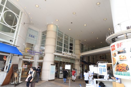 ショッピングセンター　横須賀モアーズシティ（ショッピングセンター）まで744m