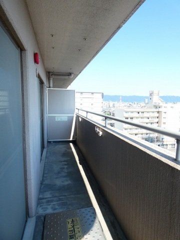 【東大阪市長田西のマンションのバルコニー】