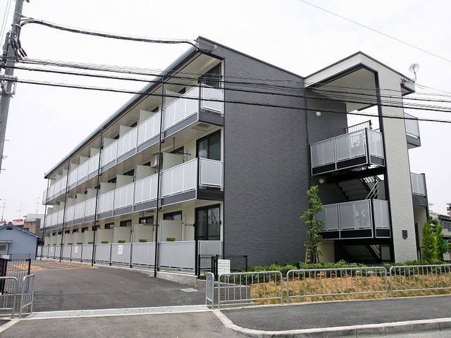 松原市松ケ丘のマンションの建物外観