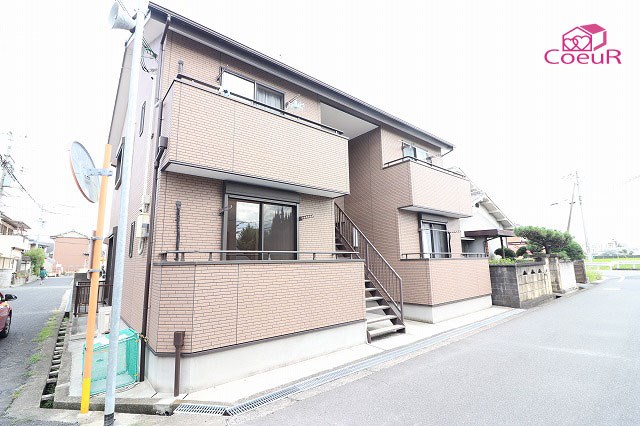 磯城郡田原本町大字新町のアパートの建物外観