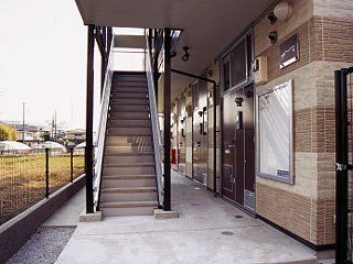 エントランス　設備・仕様は号室により異なる為、現況を優先致します。