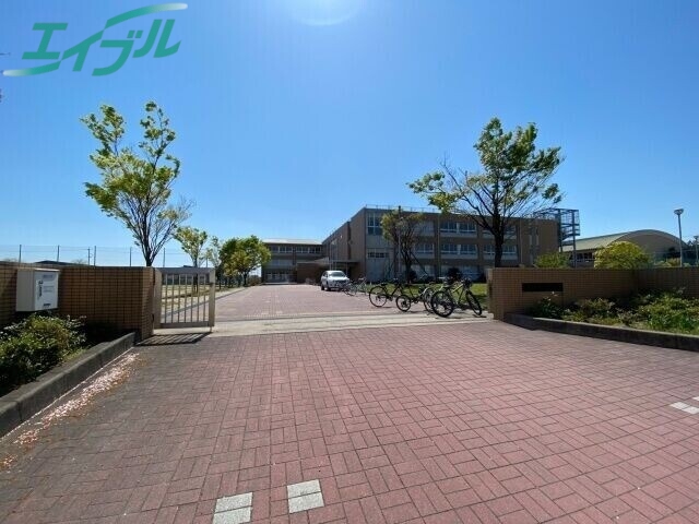 中学校　四日市市立港中学校（中学校）まで1265m