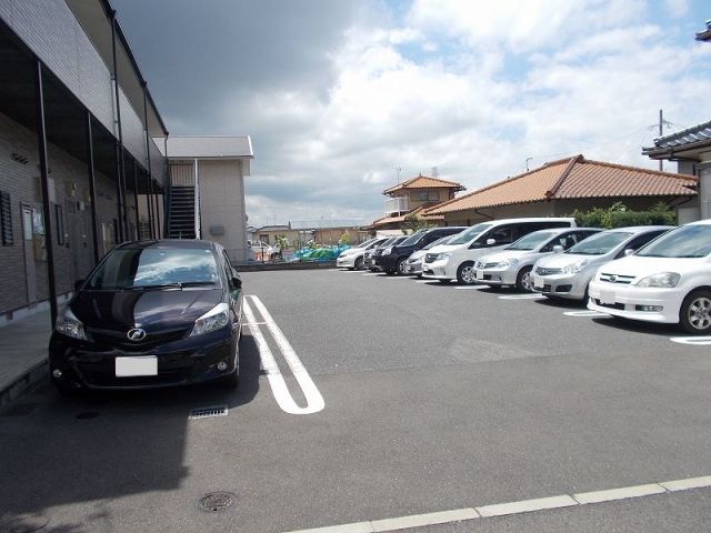 【北九州市八幡西区上の原のアパートの駐車場】