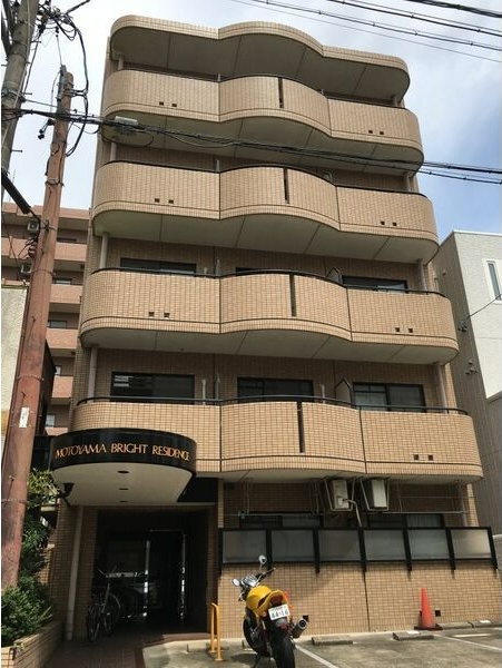 名古屋市千種区朝岡町のマンションの建物外観