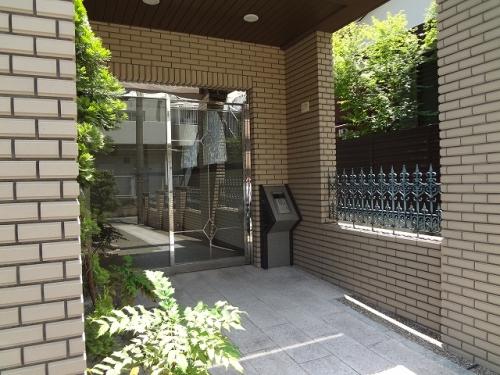 【大野城市錦町のマンションのエントランス】