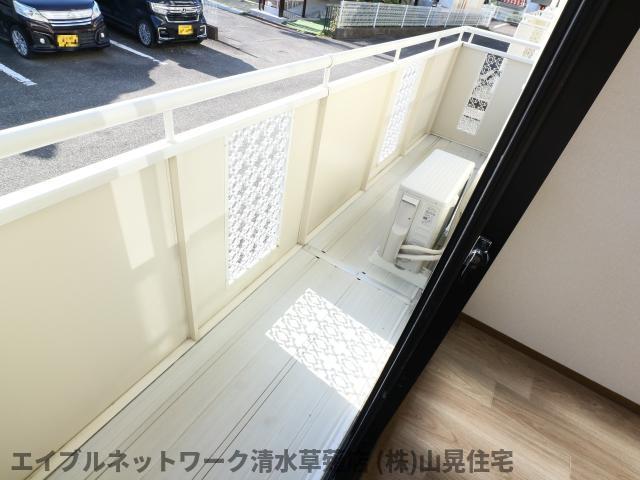 バルコニー　暖かな日差しのふりそそぐバルコニー